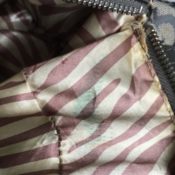 Guess Los Angeles Large Gray Shoulder Bag - Picture 8 of 16